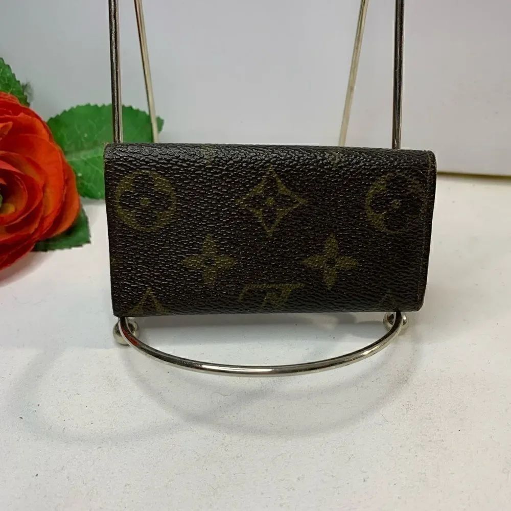 Louis Vuitton Monogram 4 Key Wallet - Picture 2 of 8